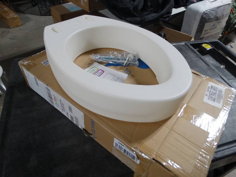 lot 19196 image: Toilet seat riser