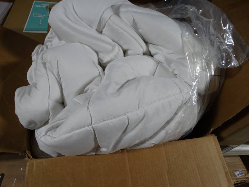 lot 19197 image: Mattress cover