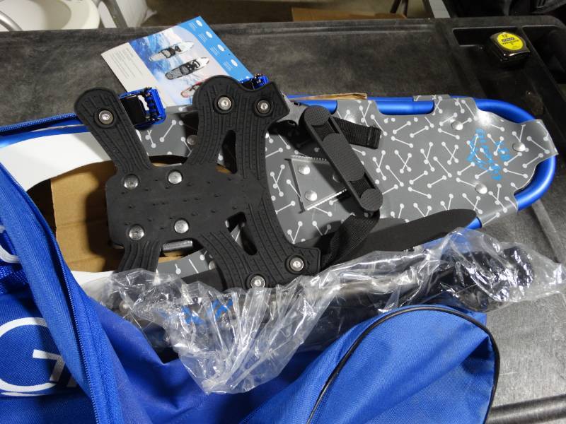 lot 19220 image: Gpeng all terrain snowshoes in bag