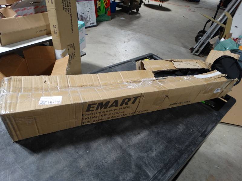 lot 19239 image: All metal light stand