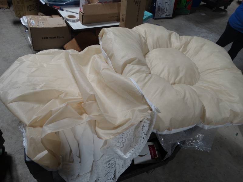 lot 19243 image: Zenez cushioned bed