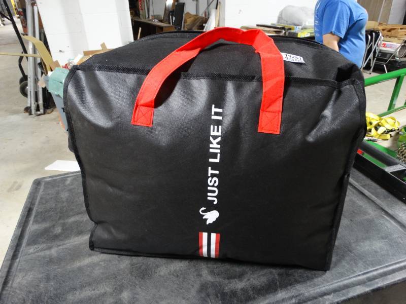 lot 19251 image: Nice white comforter