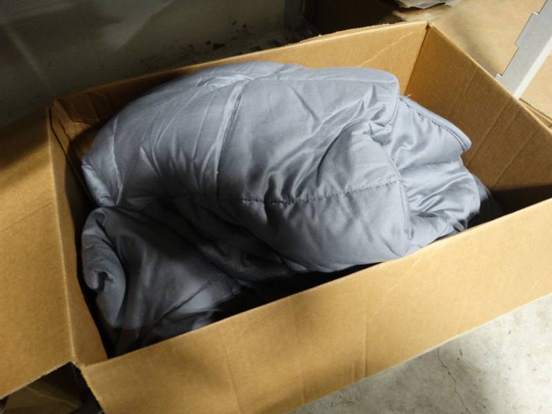lot 19257 image: Weighted blanket