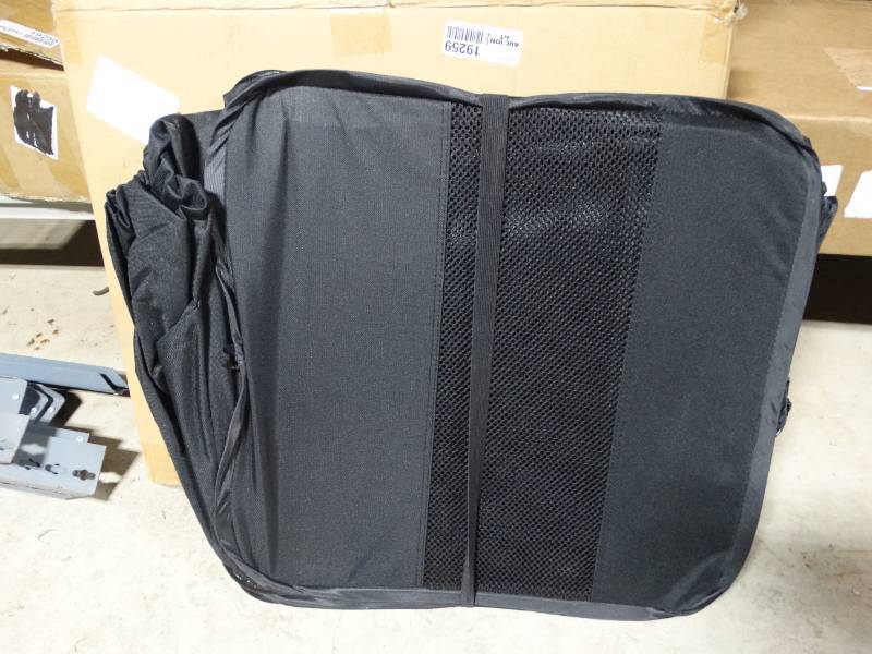 lot 19259 image: Pet carrier