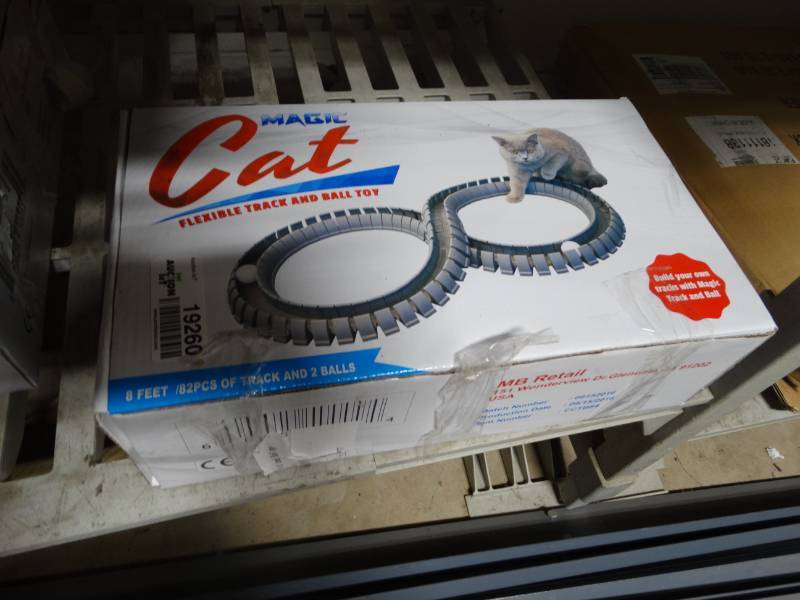 lot 19260 image: Cat toy