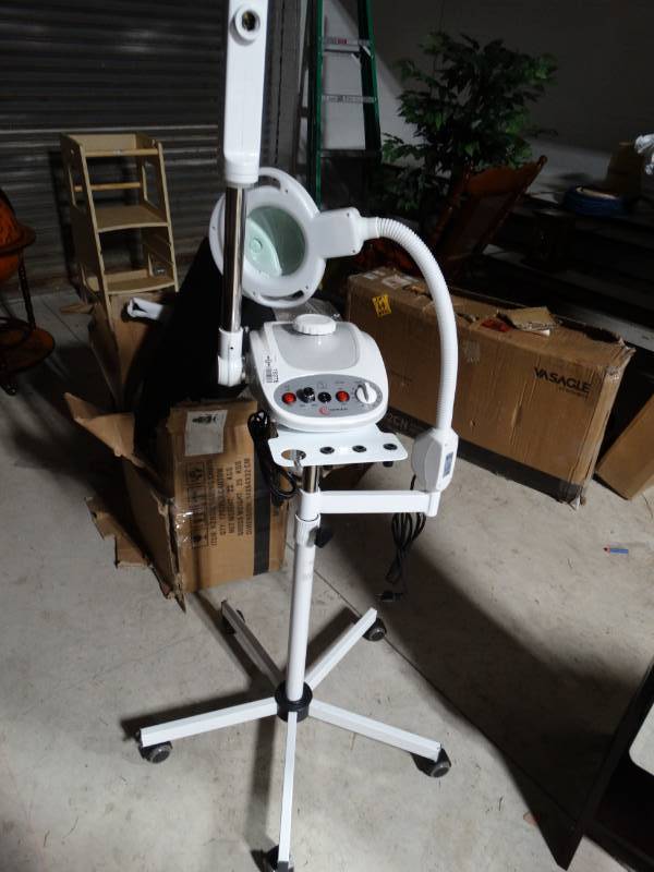 lot 19278 image: Facial steamer machine.