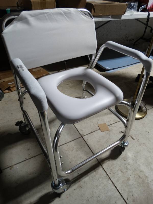 lot 19280 image: Shower seat.