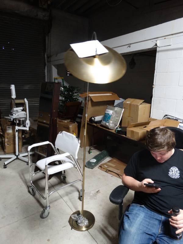 lot 19281 image: Floor lamp.