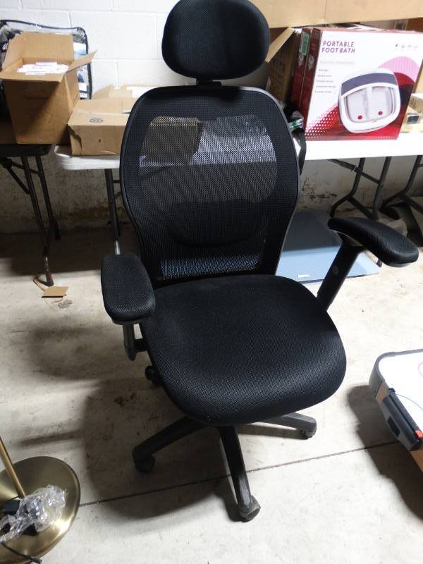 lot 19282 image: Office chair.