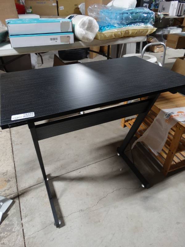 lot 19288 image: Small desk.