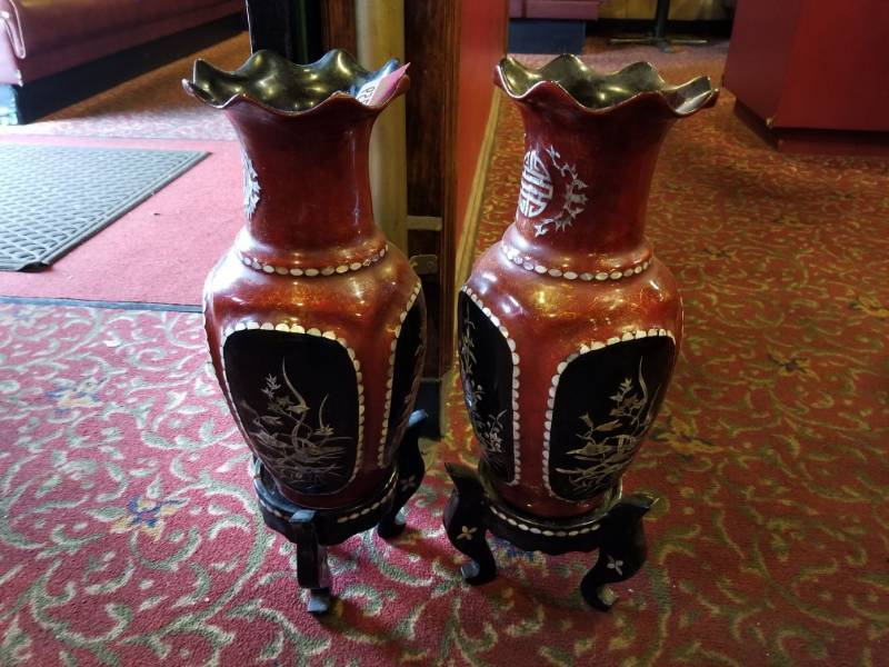 lot 9759 image: 2 Vases