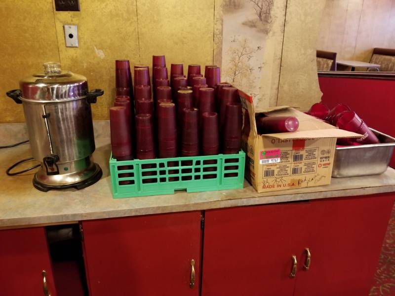 lot 9767 image: Red Plastic Cups and Tea Maker