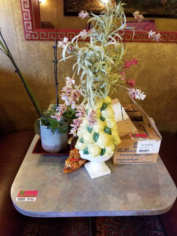 lot 9789 image: Various Decor Items and Stirrer Straws