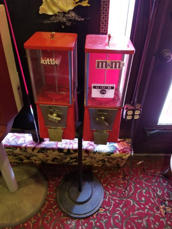 lot 9794 image: Double Compartment Candy Machine With Keys