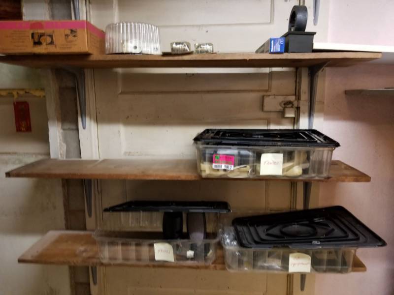 lot 9812 image: Phones, Speakers, Lights and More