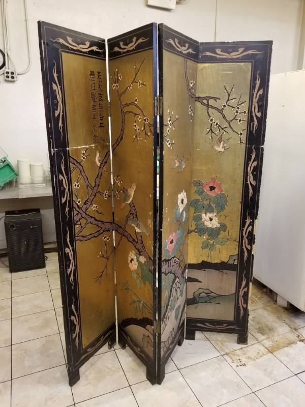 lot 9817 image: Decorative Room Partition
