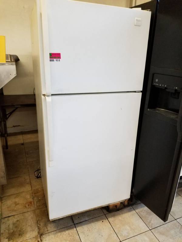 lot 9818 image: Whirlpool Refrigerator ET8CHK