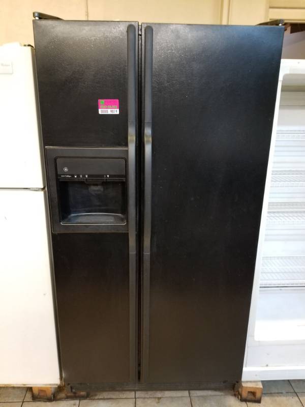 lot 9819 image: GE Side by Side Refrigerator TFX25ZPBE