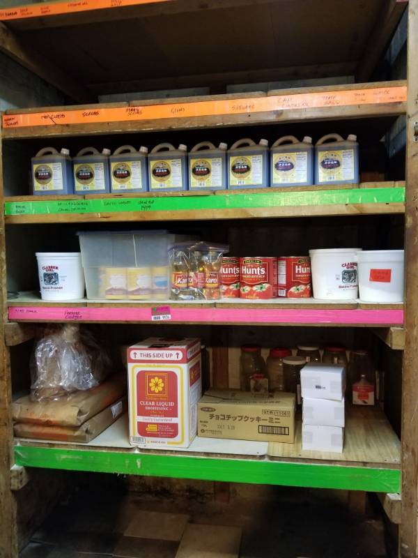 lot 9826 image: Items On Shelf