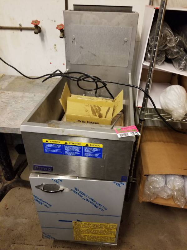 lot 9843 image: New Pitco Fryer