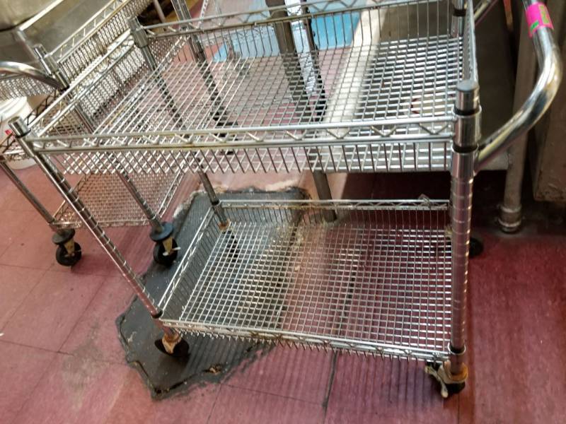 lot 9848 image: Metal Rolling Cart