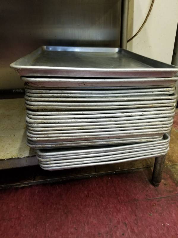 lot 9861 image: Stack of Baking Sheets