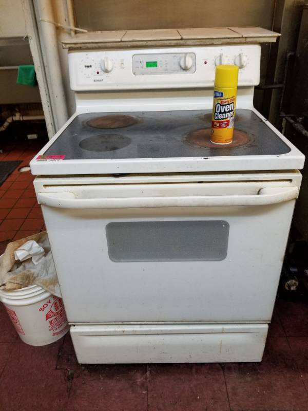 lot 9872 image: Kenmore 4 Burner Range