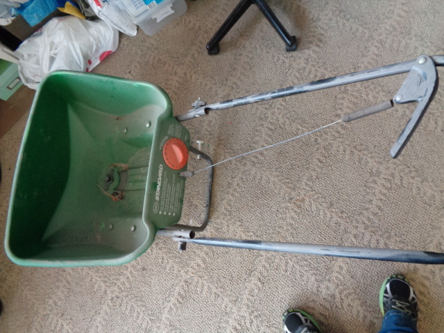 lot 6518 image: Scotts Standard Seed Spreader