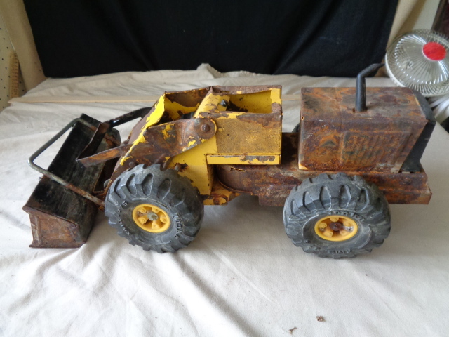 lot 6522 image: 19 Metal Tonka Truck