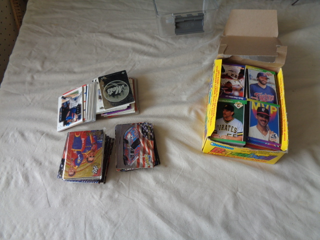 lot 6580 image: Trading cards