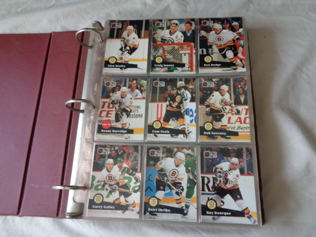 lot 6581 image: Hockey Trading Cards in 3 ring binder