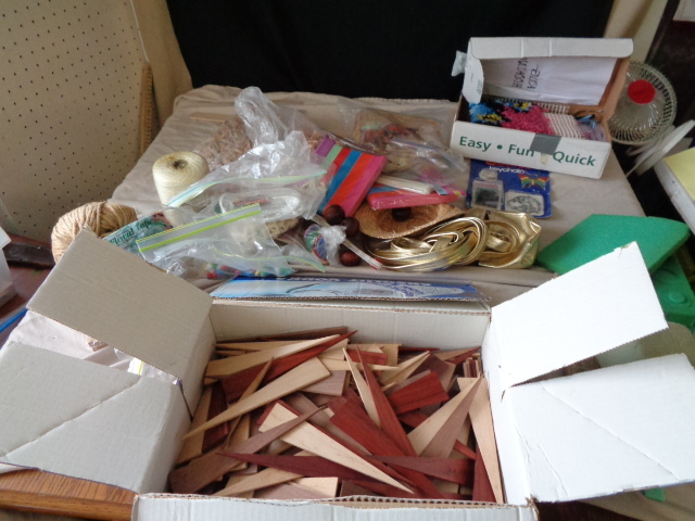 lot 6604 image: Box of Craft Items