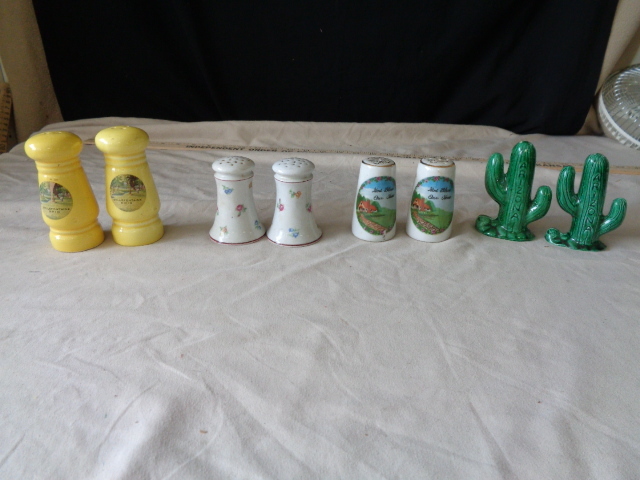 lot 6614 image: 4 sets of Salt and Pepper Shakers