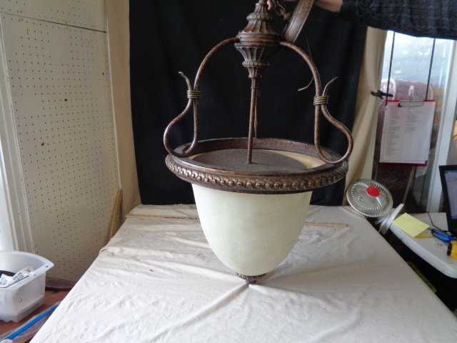 lot 6624 image: VERY PRETTY Chandelier