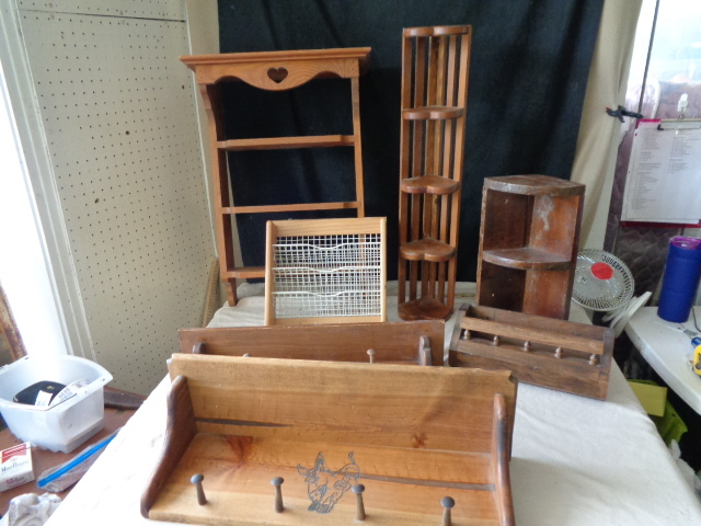 lot 6628 image: 7 Small Wood Shelfs