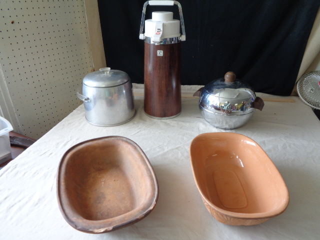 lot 6644 image: Coffee Dispener, 2 Ice Buckets, and Roshco Dishes
