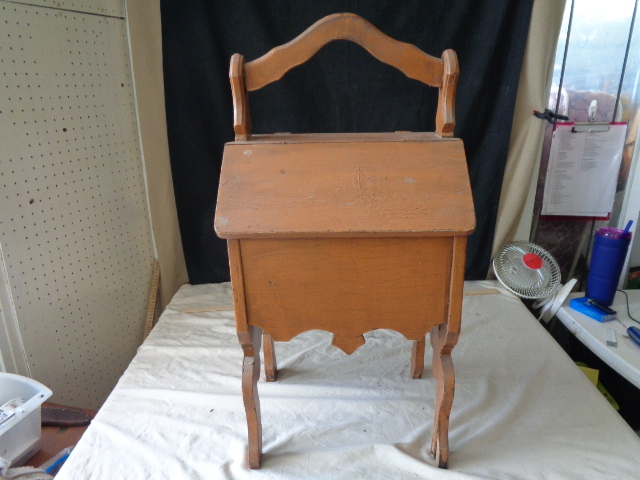 lot 6651 image: Potatoes Onion Keeper