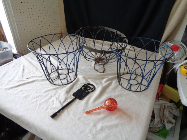 lot 6669 image: 3 Metal Plant Pots