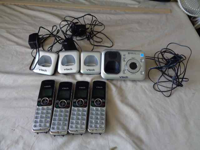 lot 6672 image: Vtech Phone w digital answering machine and 3 extra phones and chargers