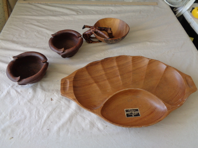 lot 6674 image: 3 Wood Bowls and Wood Tray