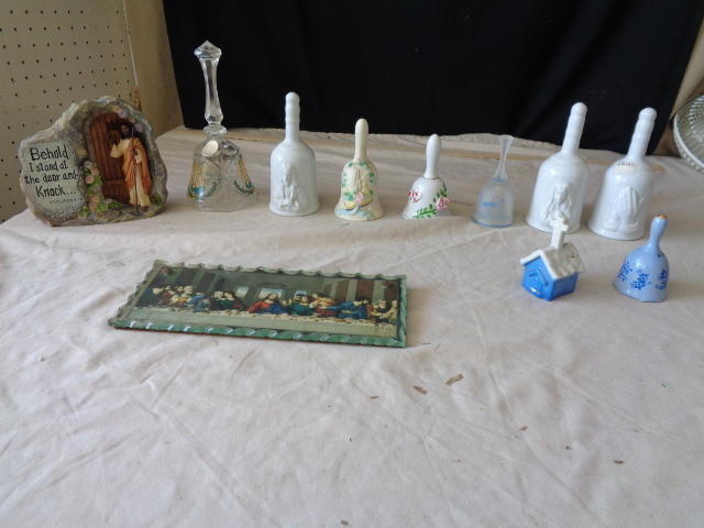 lot 6680 image: Religious Decor