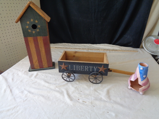 lot 6682 image: 4th of July Dcor