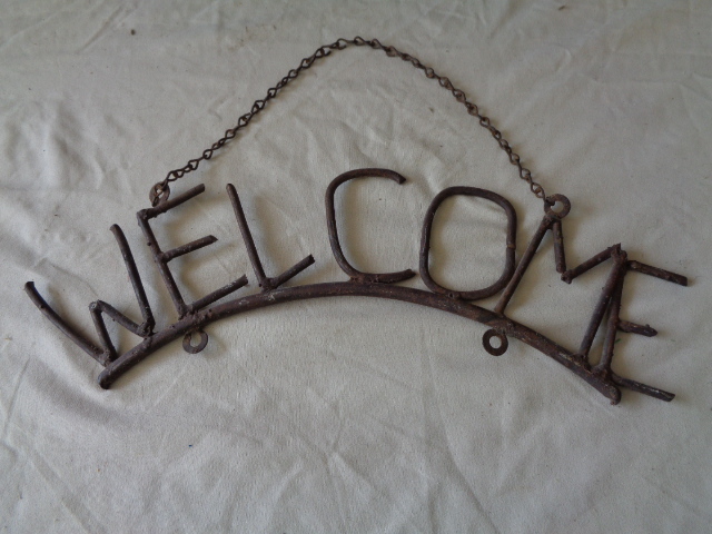 lot 6697 image: 16 x 4 Metal WELCOME hanging sign