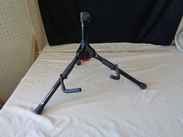 lot 6711 image: Ultimate GS50 Guitar Stand