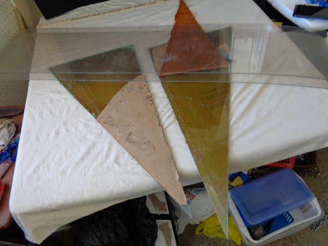 lot 6718 image: 2- 65 12X 12 12 Pieces of PlexiGlass