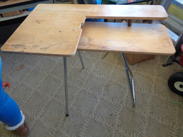 lot 6721 image: 37x 17 x 22 Folding Desk