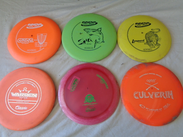 lot 6723 image: 6 Disc Golf Frisbees