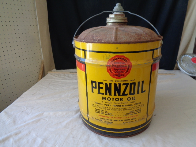 lot 6724 image: Pennzoil Motor Oil Metal Can