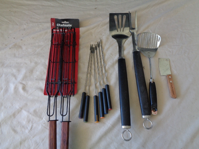 lot 6729 image: Camping Utensils