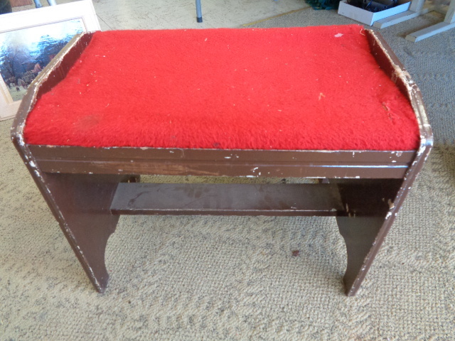 lot 6730 image: 22x 15x 17 12 Padded Bench